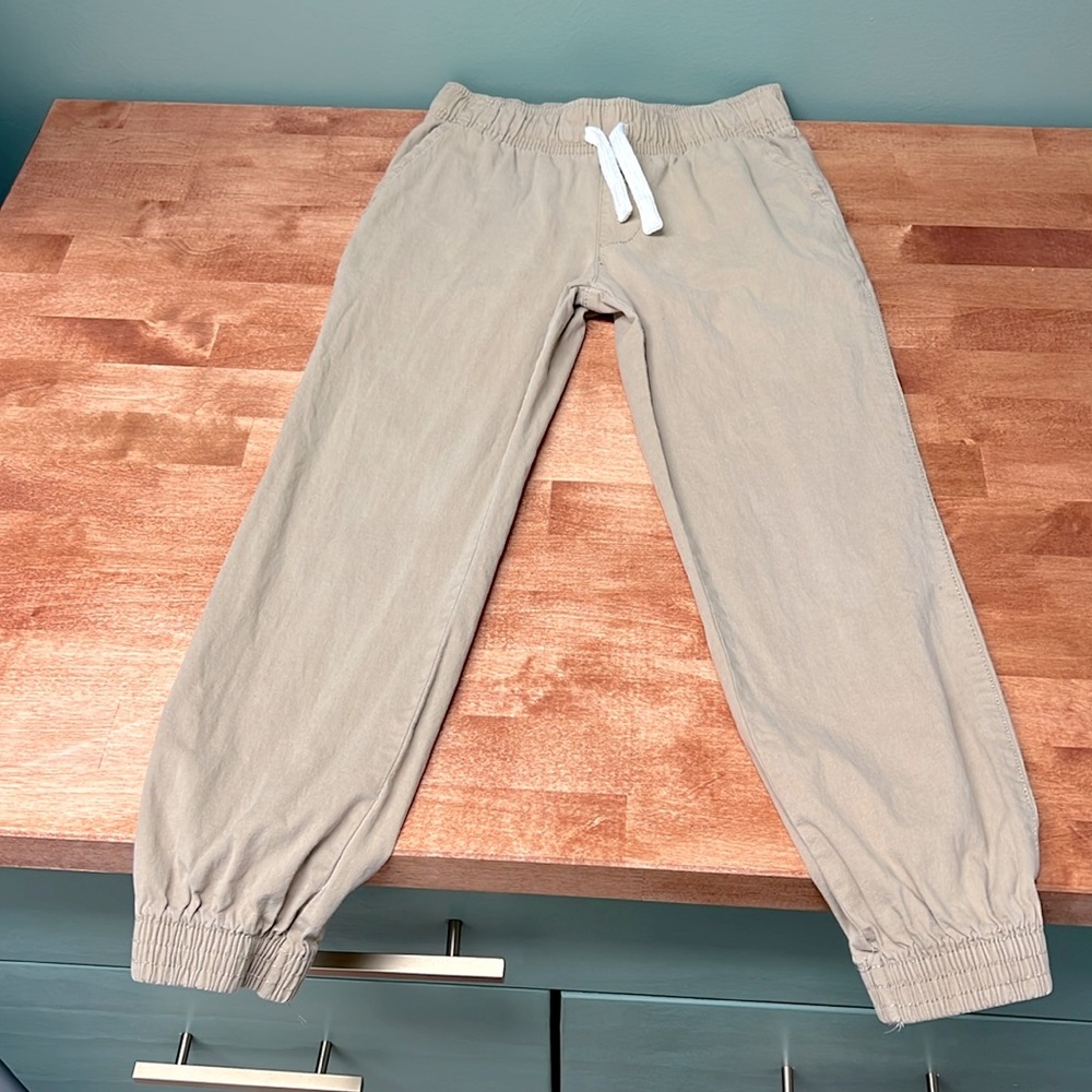 The children’s place Boys size 7 khaki pants joggers, with drawstring-EUC